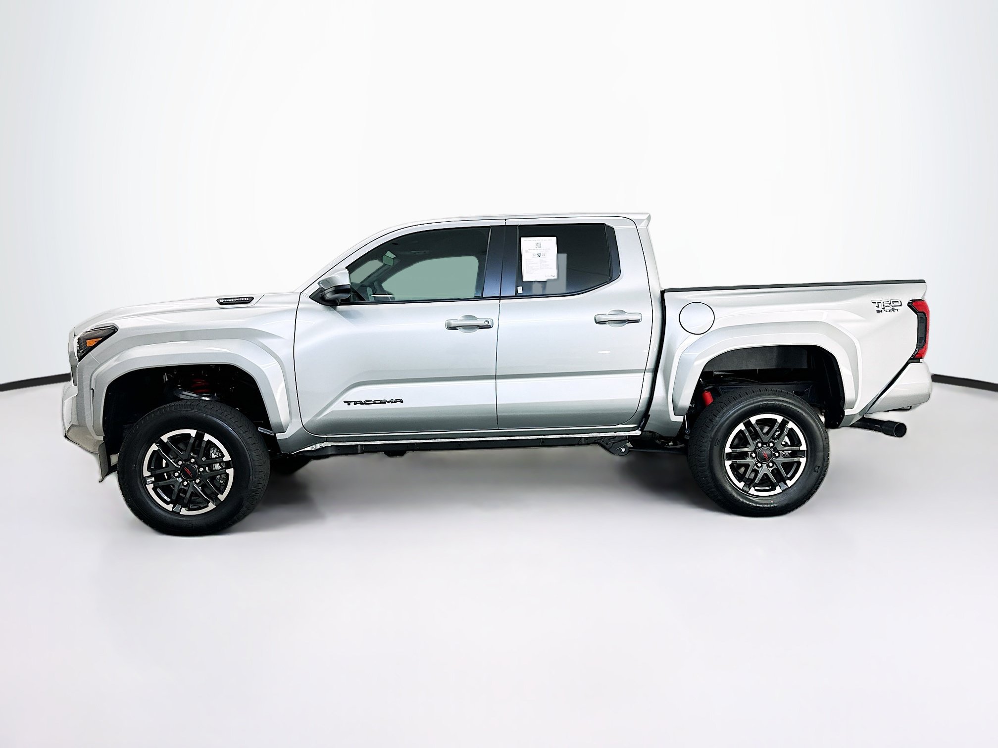 Used 2025 Toyota Tacoma TRD Sport AWD/4WD image 4