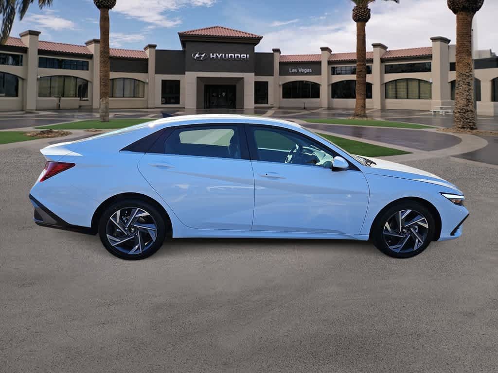 Used 2025 Hyundai Elantra SEL w/ Cargo Package FWD image 9