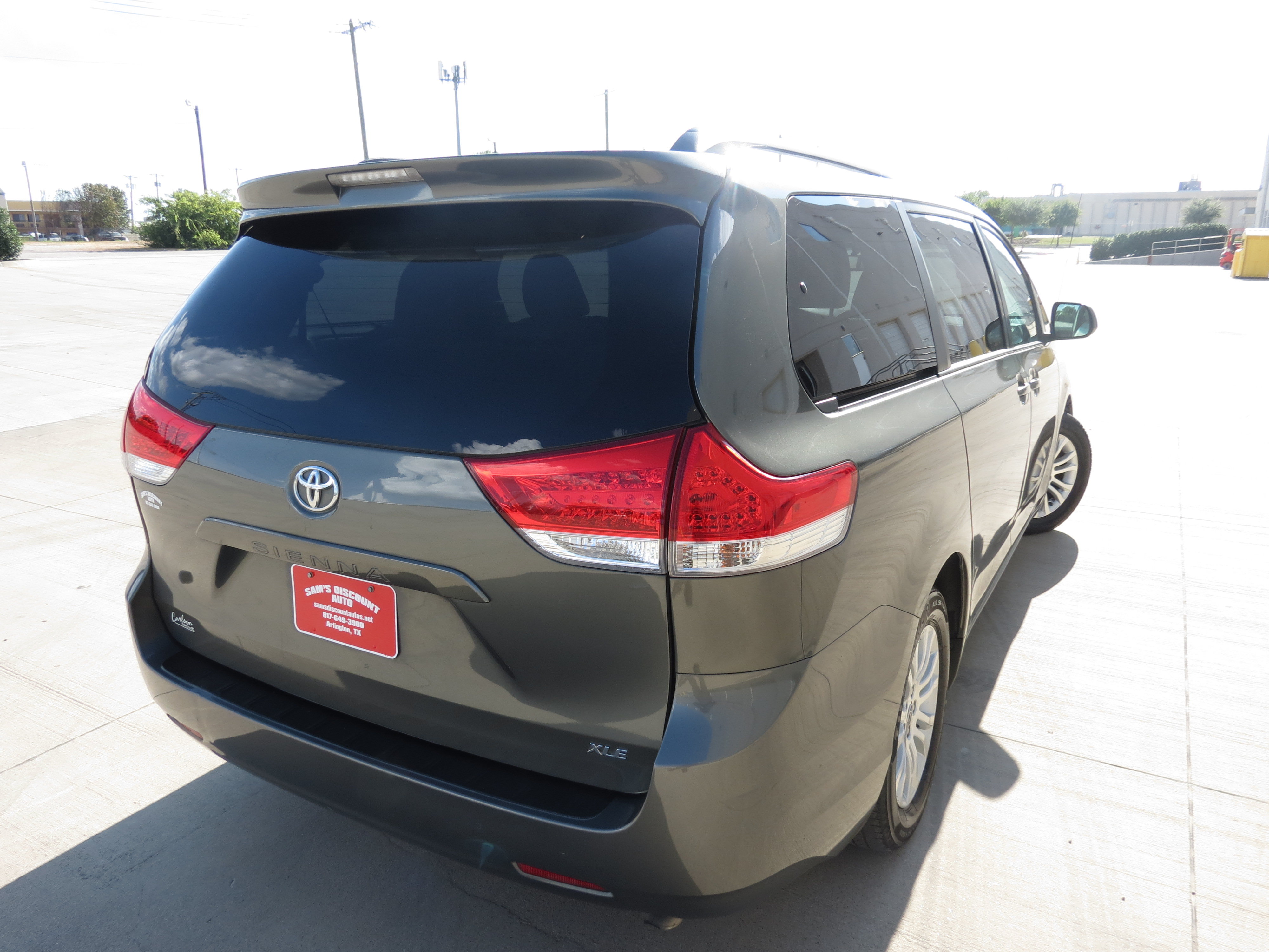 Used 2011 Toyota Sienna XLE FWD image 4