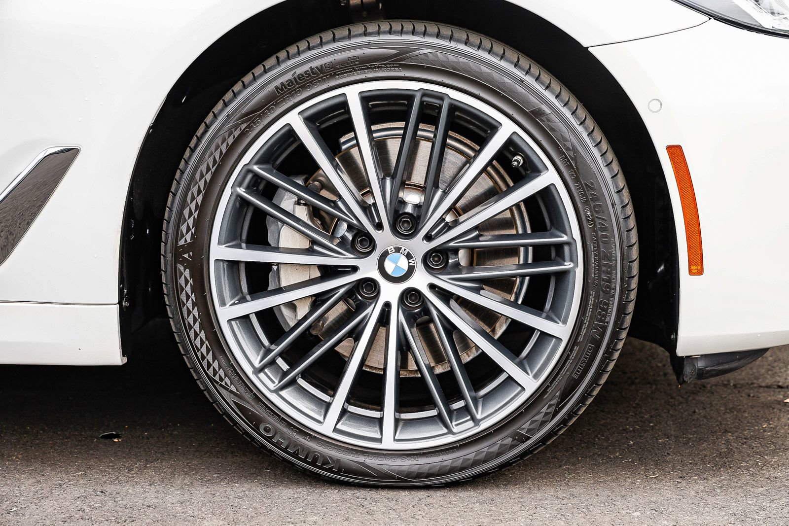 Used 2021 BMW 530e w/ Parking Assistance Package image 9