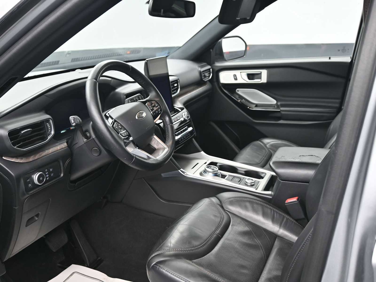 Used 2022 Ford Explorer Platinum w/ Technology Package image 11