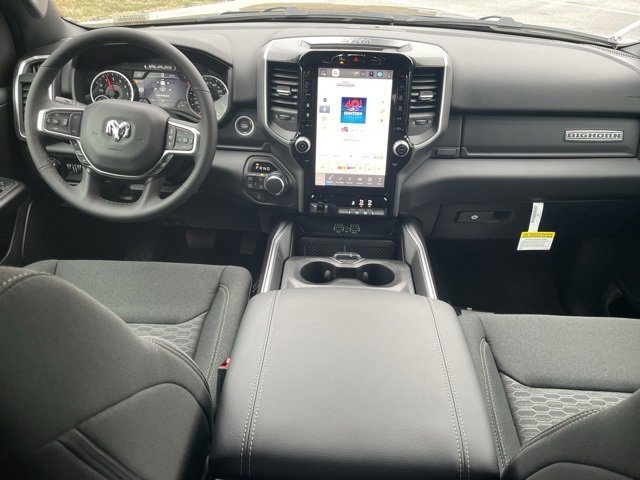 New 2026 RAM 1500 4x4 Crew Cab image 32