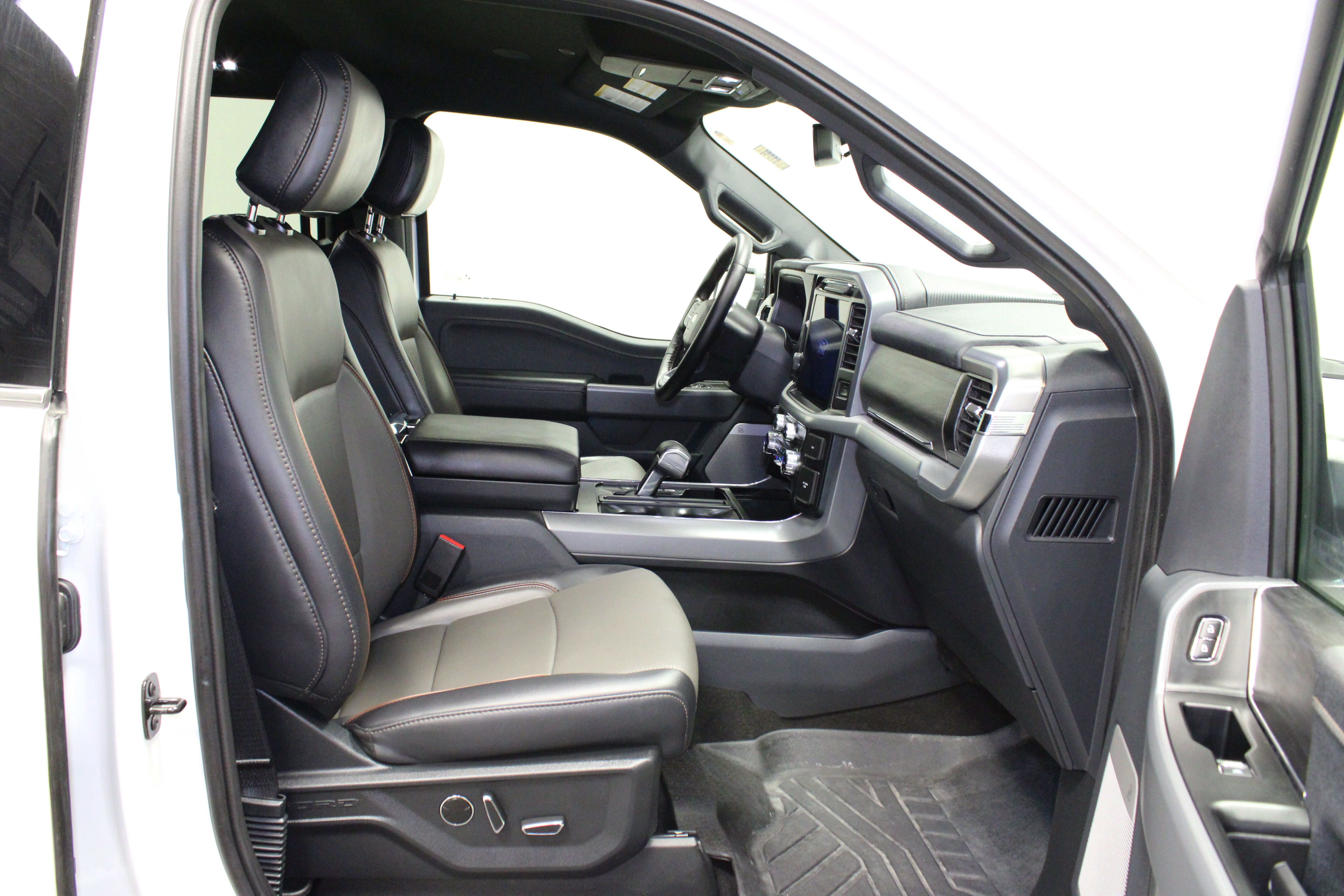 Used 2025 Ford F150 Lariat w/ Equipment Group 502A High AWD/4WD image 16