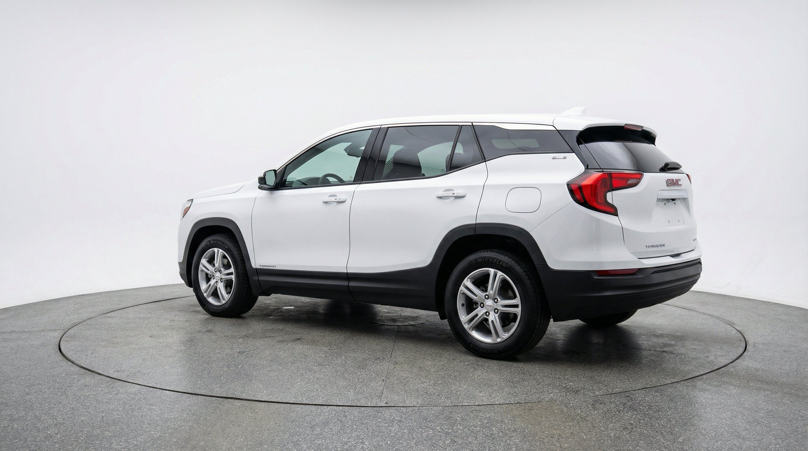 Used 2024 GMC Terrain SLE FWD image 6