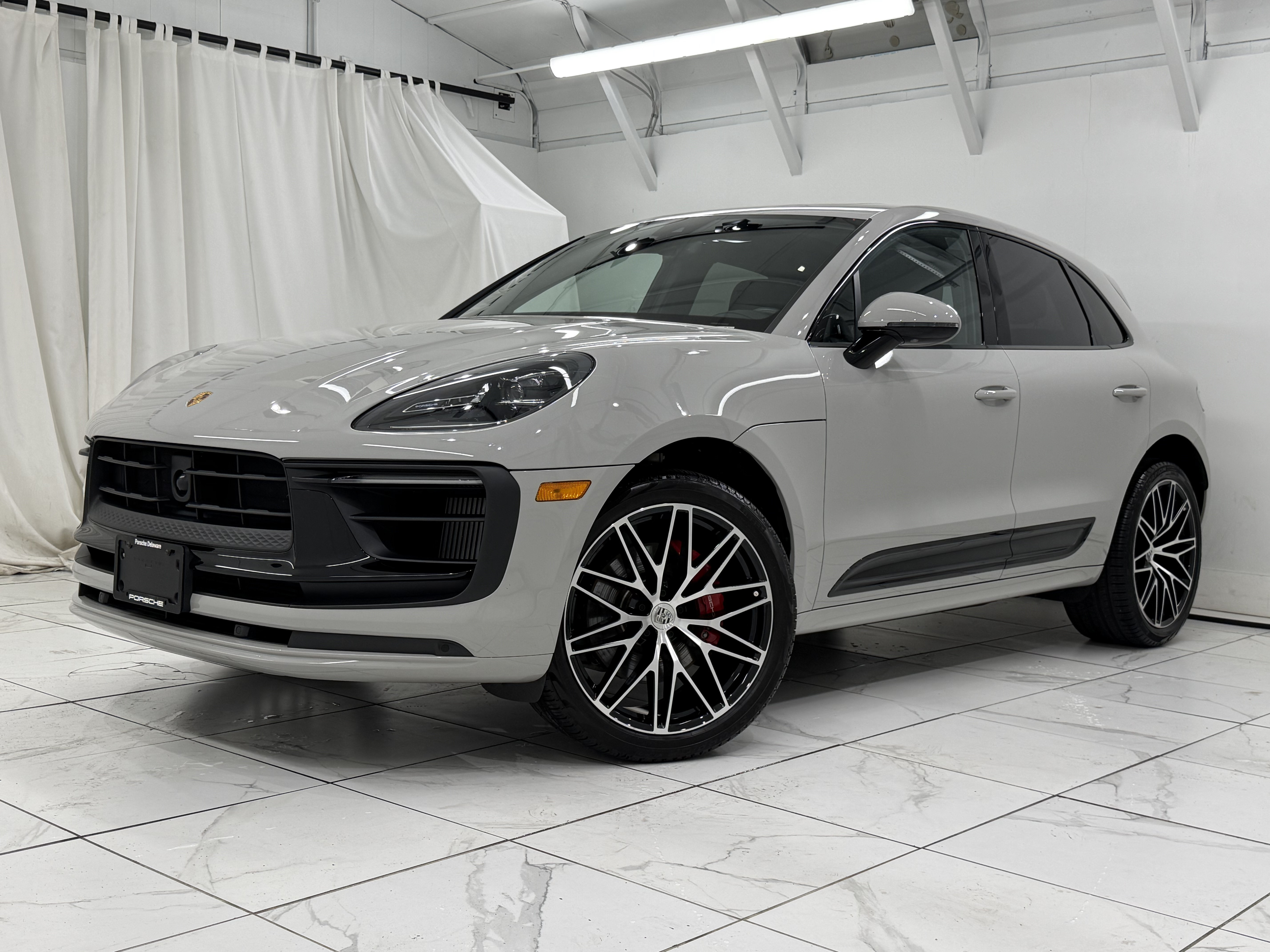 Certified 2023 Porsche Macan S AWD/4WD image 6