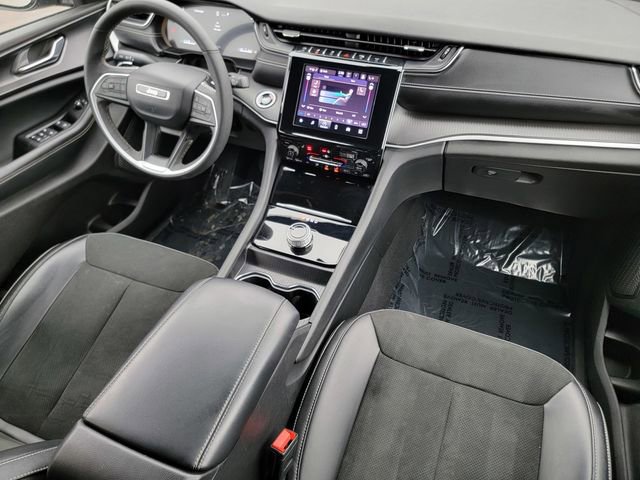 Certified 2025 Jeep Grand Cherokee L Laredo image 40