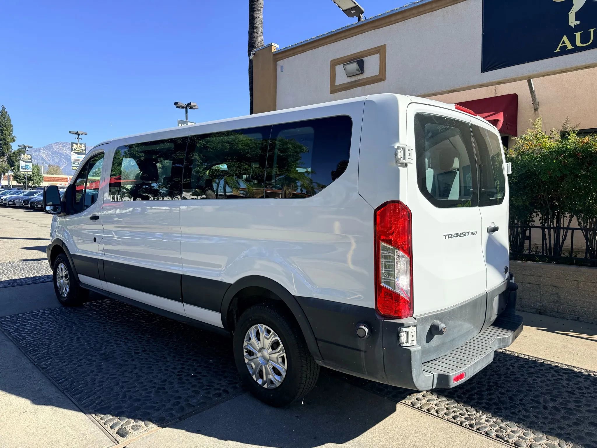 Used 2015 Ford Transit 350 XLT RWD image 7