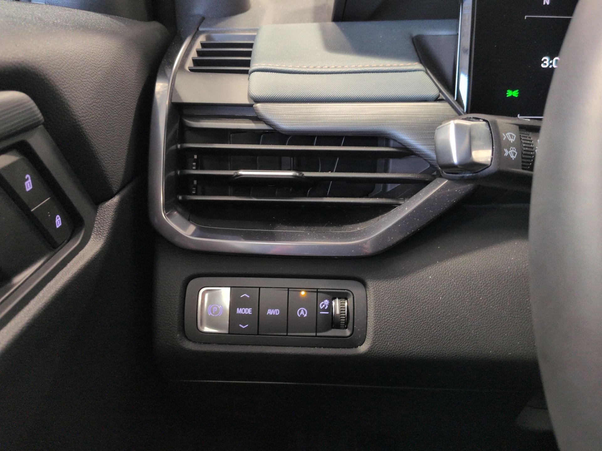 Certified 2025 GMC Acadia AT4 w/ Luxury Package AWD/4WD image 18