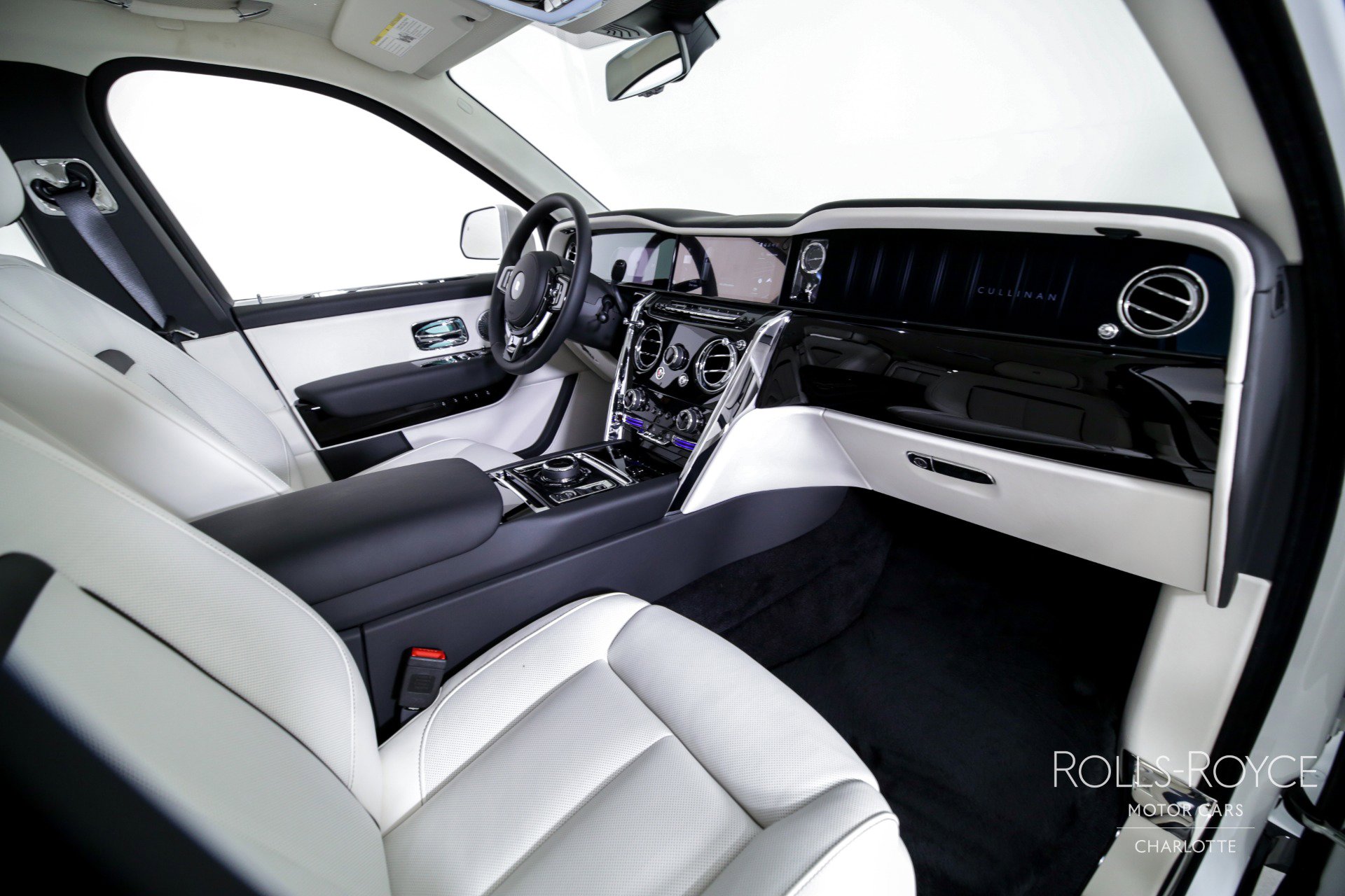 Certified 2025 Rolls-Royce Cullinan image 31