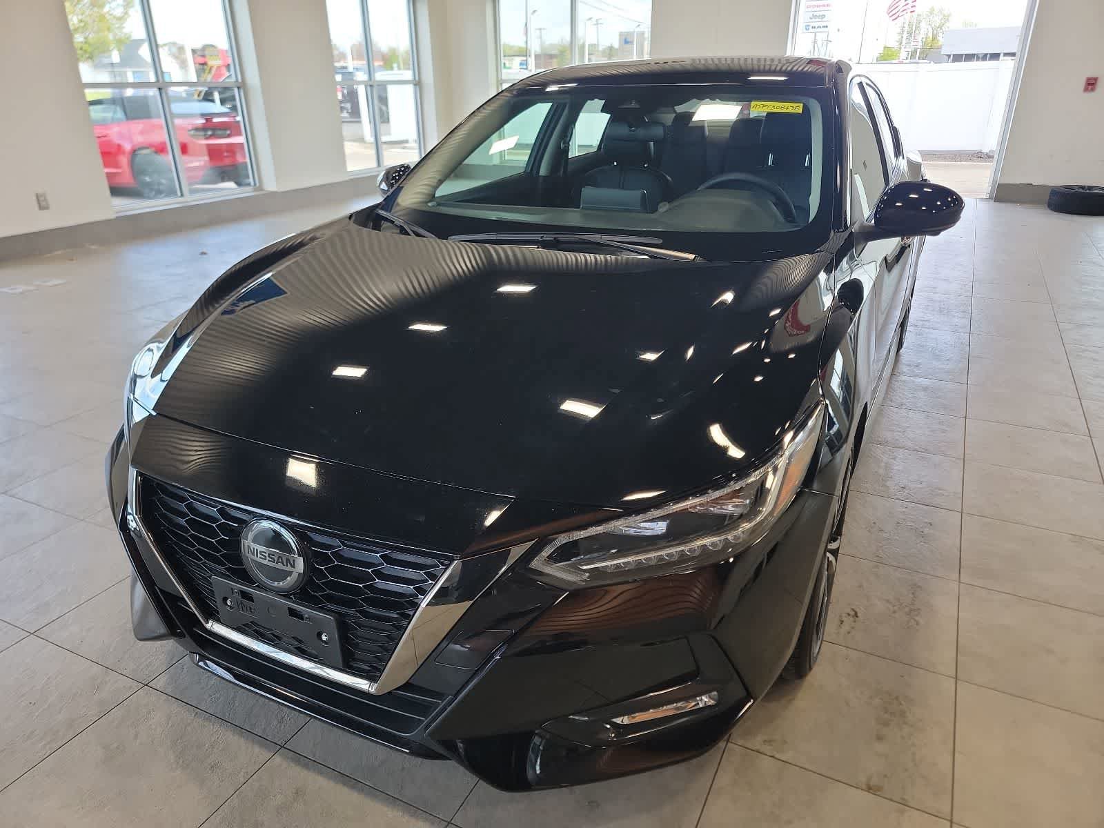 Used 2023 Nissan Sentra SR w/ SR Premium Package FWD image 2