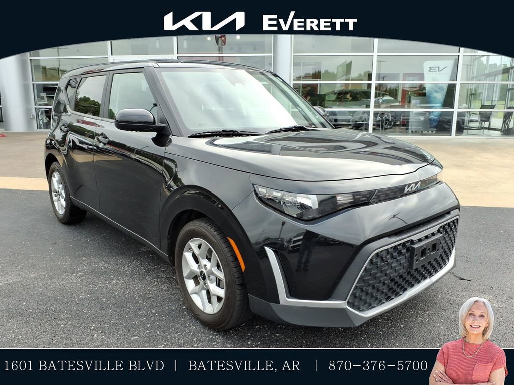 Used 2023 Kia Soul LX w/ LX Technology Package FWD image 1