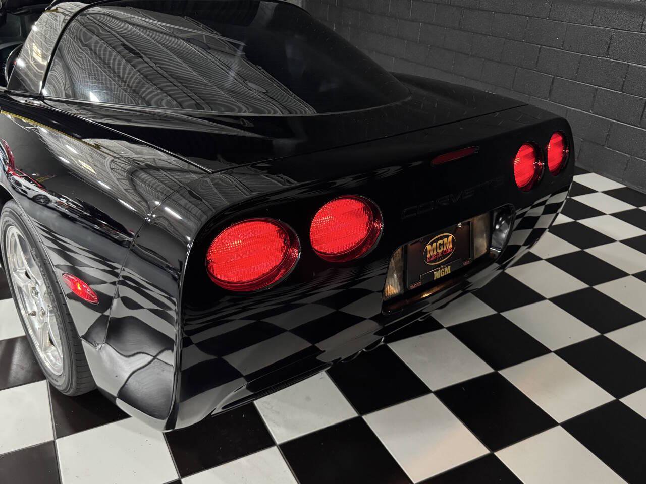 Used 2004 Chevrolet Corvette Coupe w/ Roof Package image 27