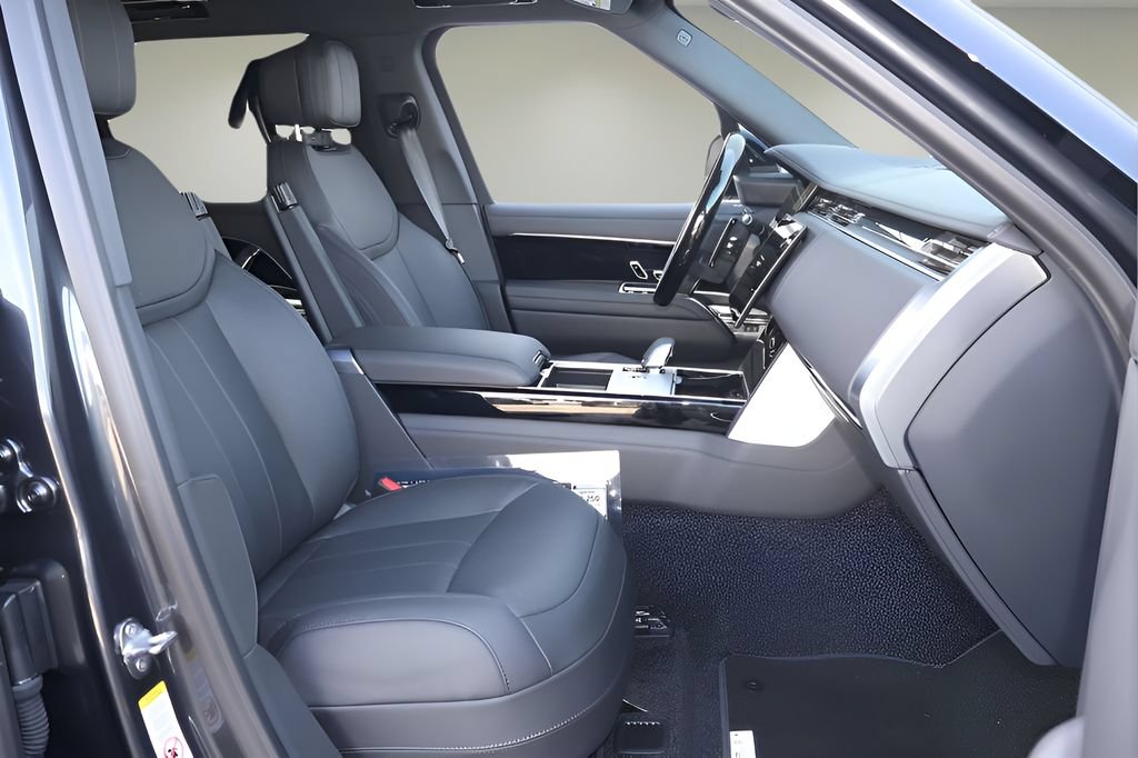 New 2026 Land Rover Range Rover Long Wheelbase SE AWD/4WD image 17