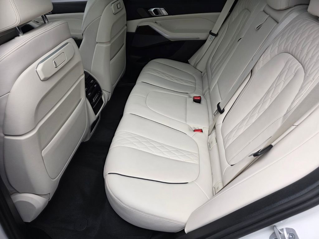 Used 2024 BMW X5 sDrive40i w/ M Sport Package RWD image 14
