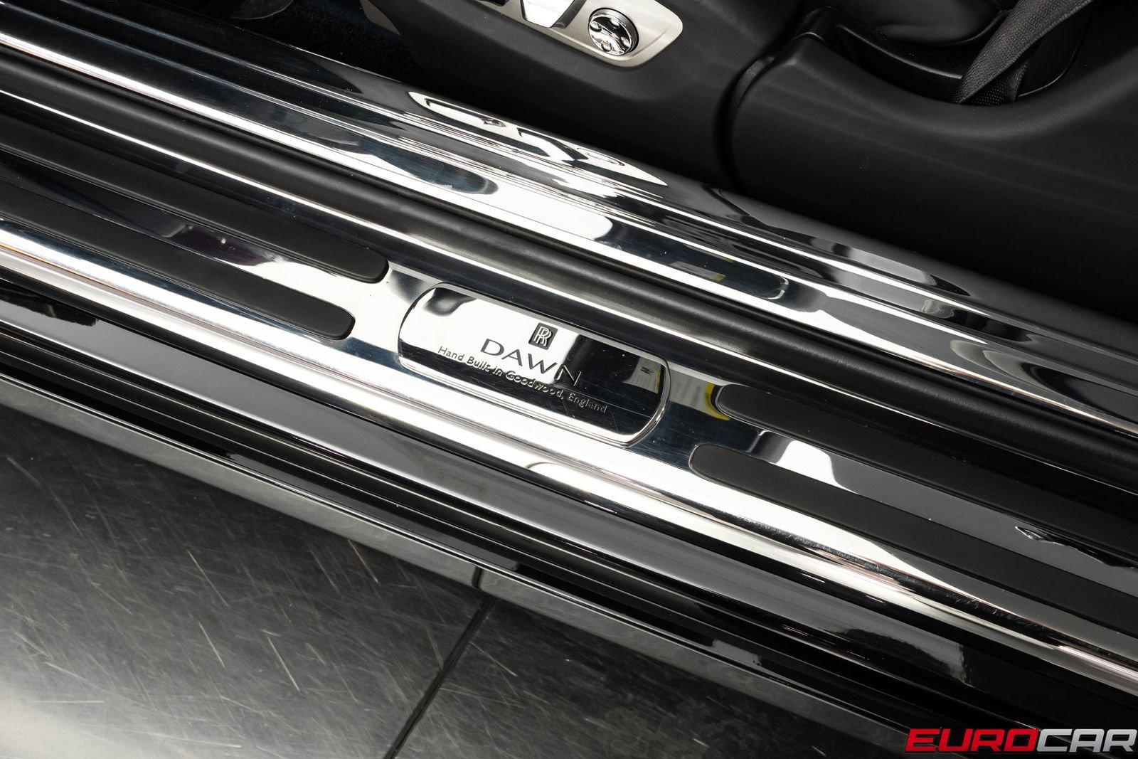 Used 2017 Rolls-Royce Dawn RWD image 44