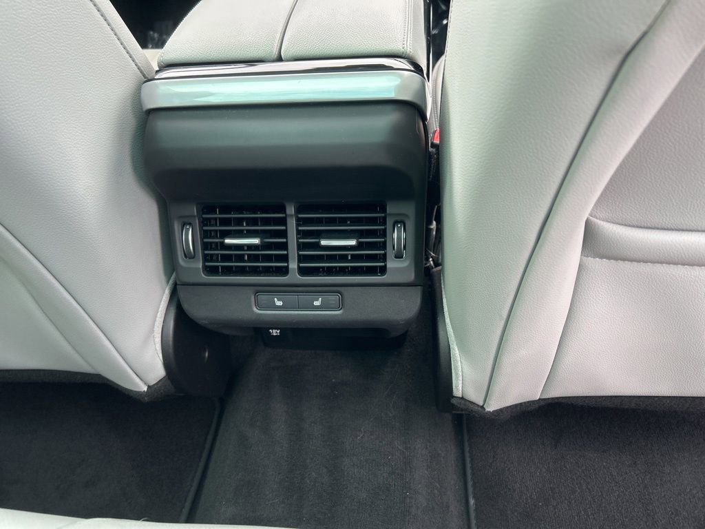 Used 2020 Land Rover Range Rover Evoque SE image 27