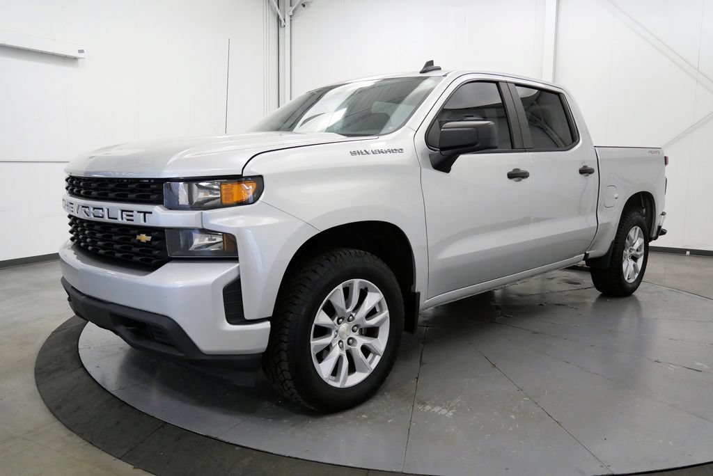 Used 2020 Chevrolet Silverado 1500 Custom w/ Custom Value Package AWD/4WD image 3