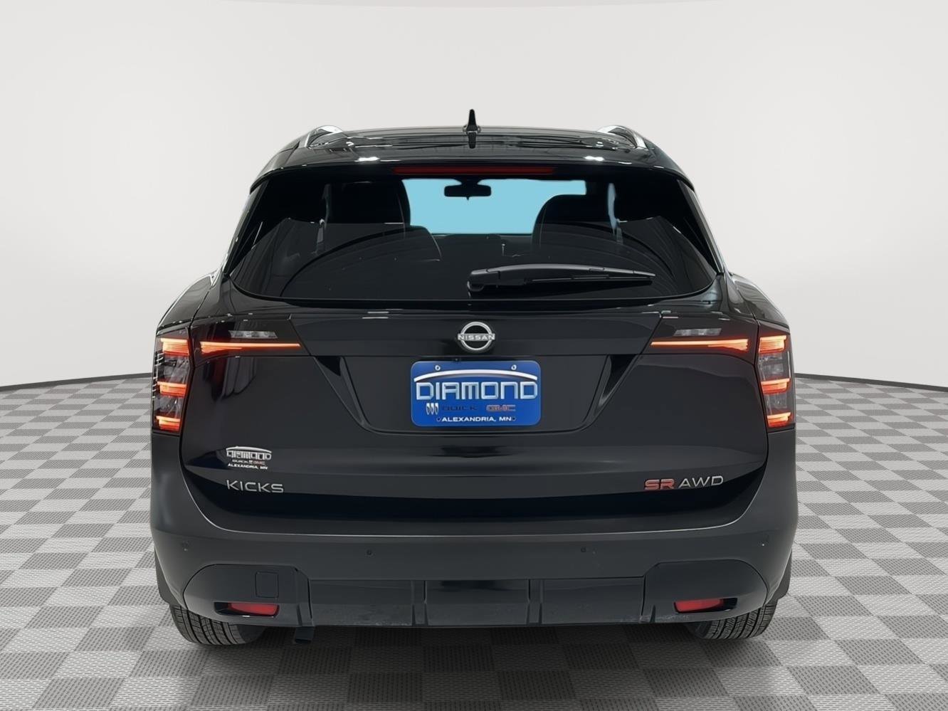 Used 2025 Nissan Kicks SR image 4