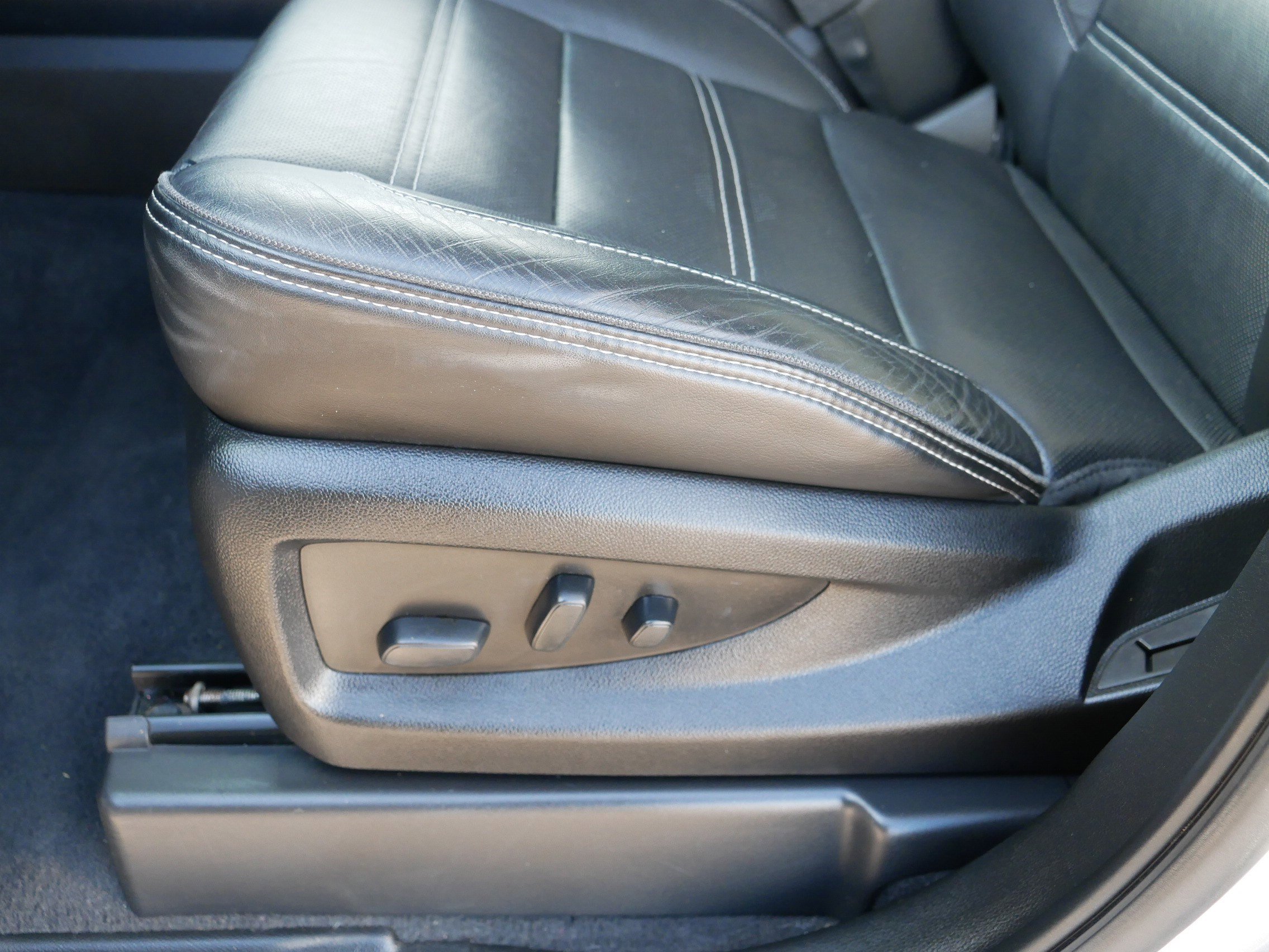 Used 2020 GMC Yukon Denali w/ Denali Premium Package image 20