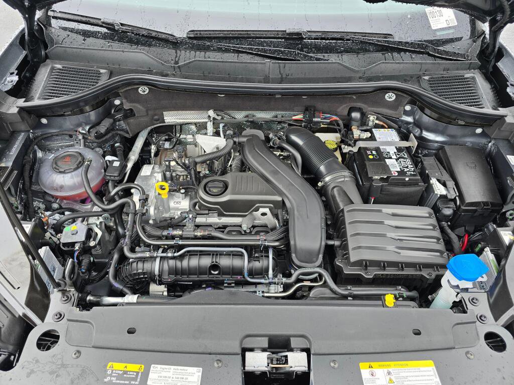 New 2026 Volkswagen Taos SE image 12