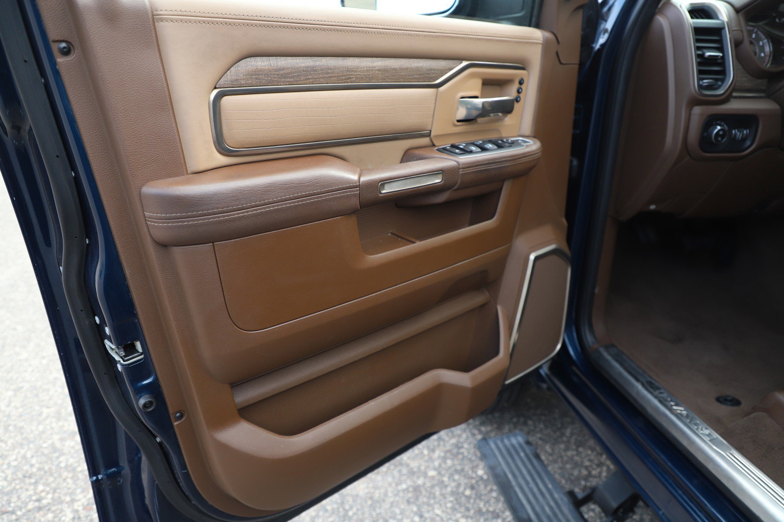 Used 2020 RAM 3500 Limited image 23