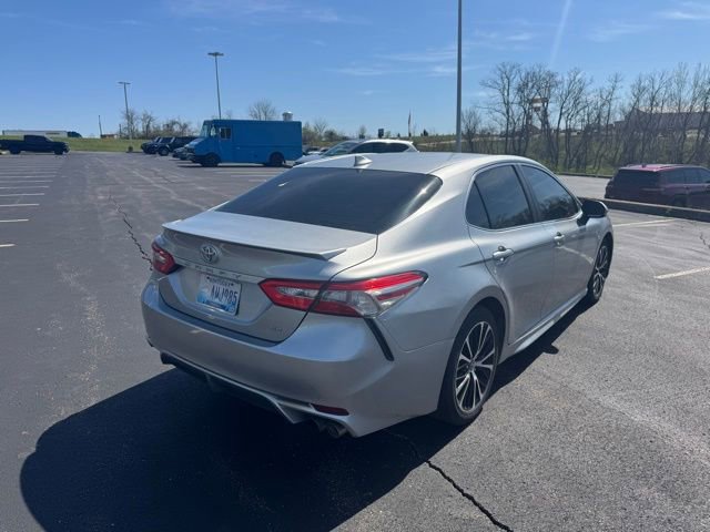 Used 2019 Toyota Camry SE image 3