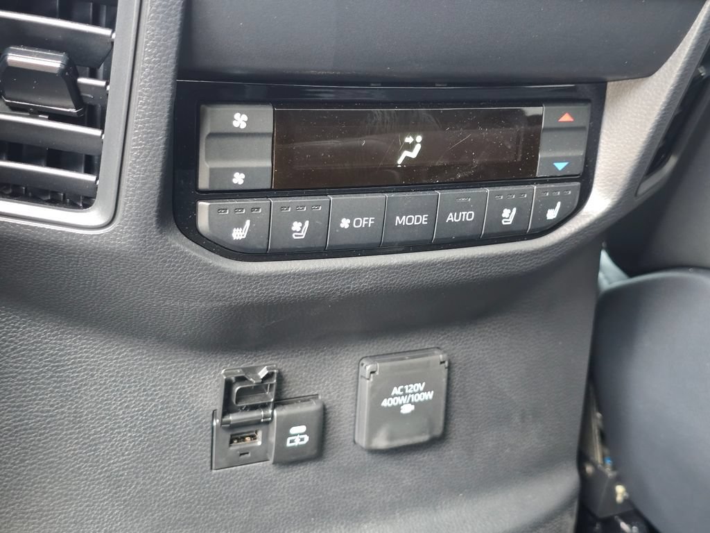 Used 2024 Toyota Sequoia Capstone AWD/4WD image 15