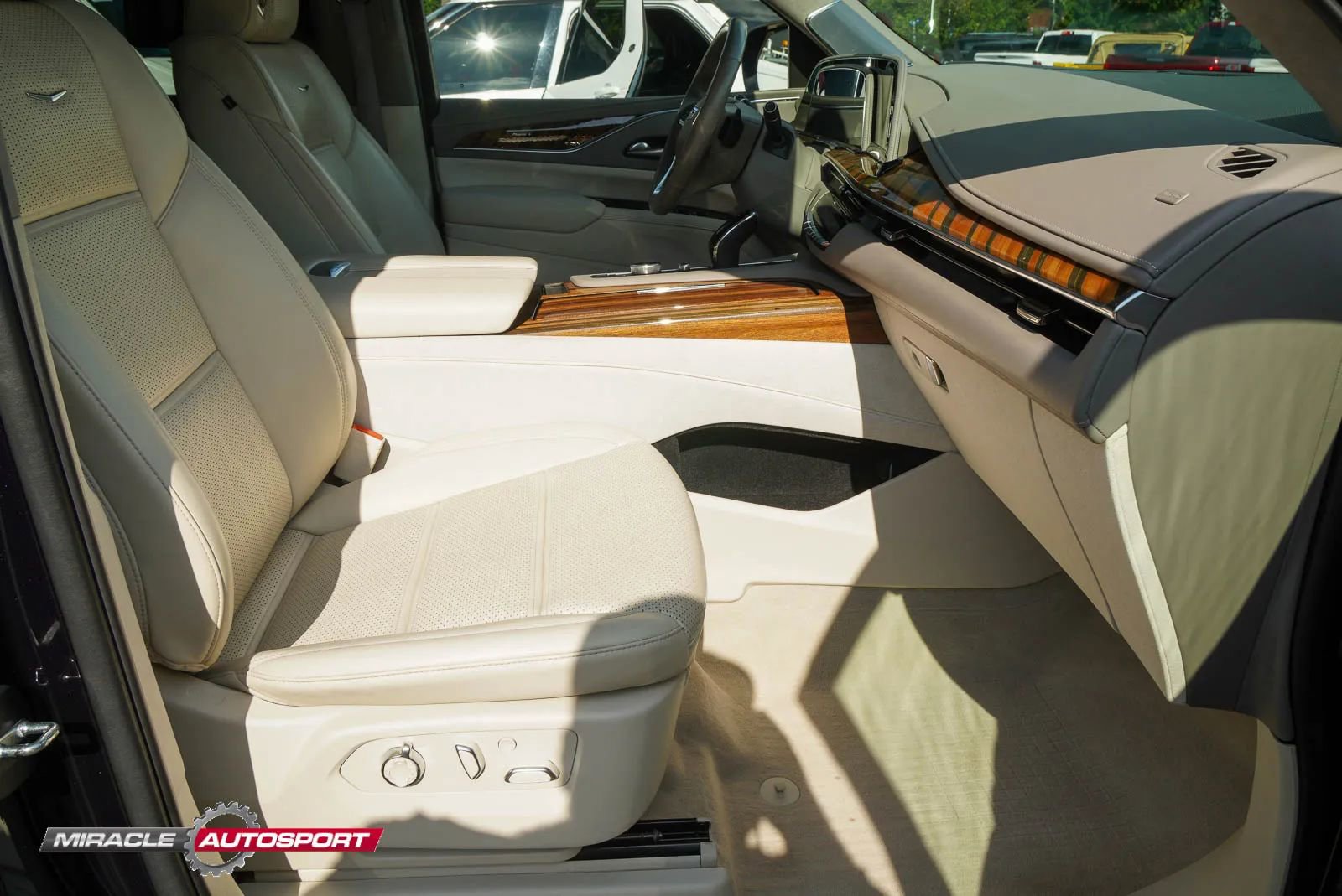Used 2021 Cadillac Escalade ESV Premium Luxury Platinum AWD/4WD image 32
