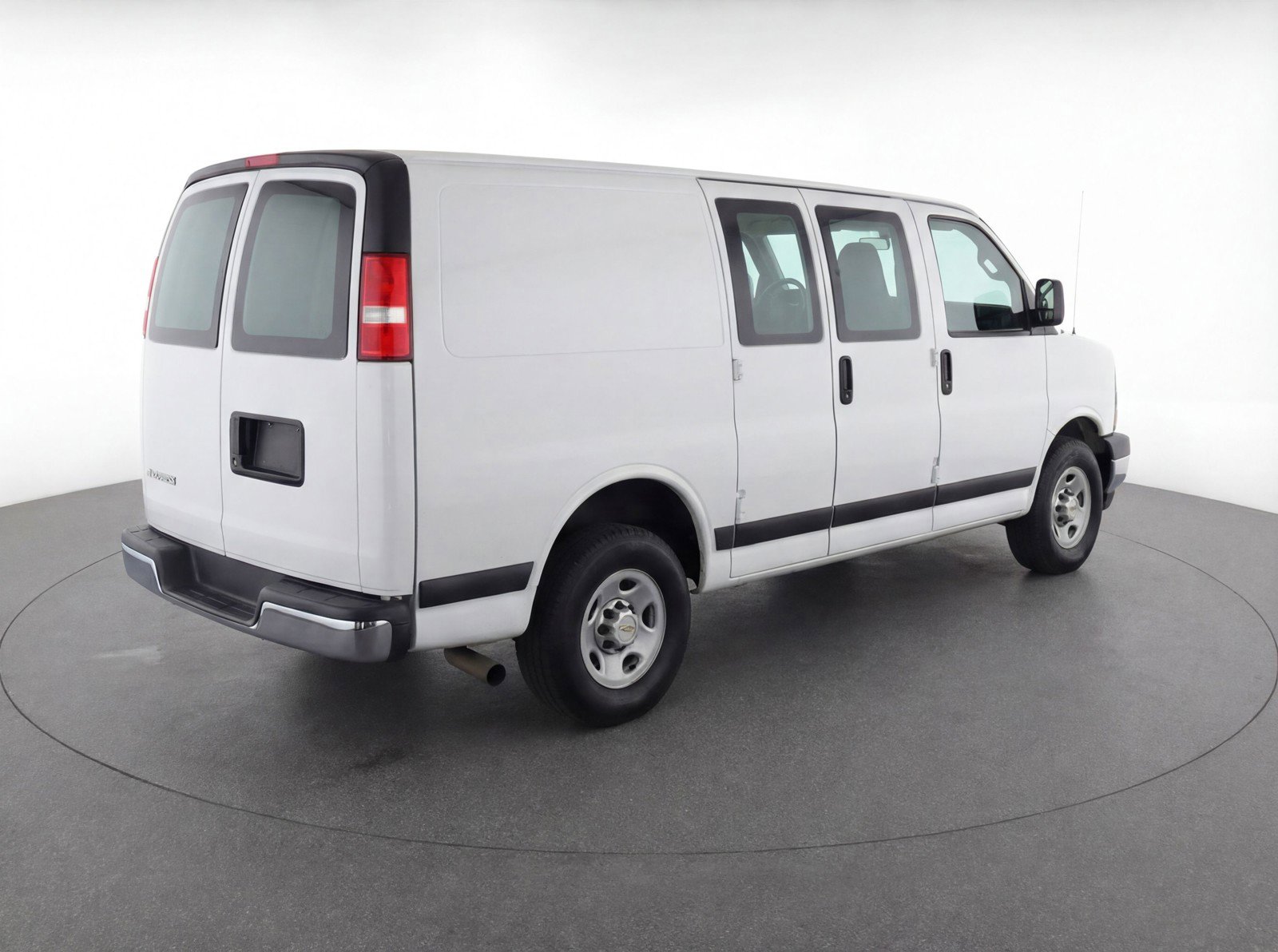 Used 2025 Chevrolet Express 3500 LT image 7