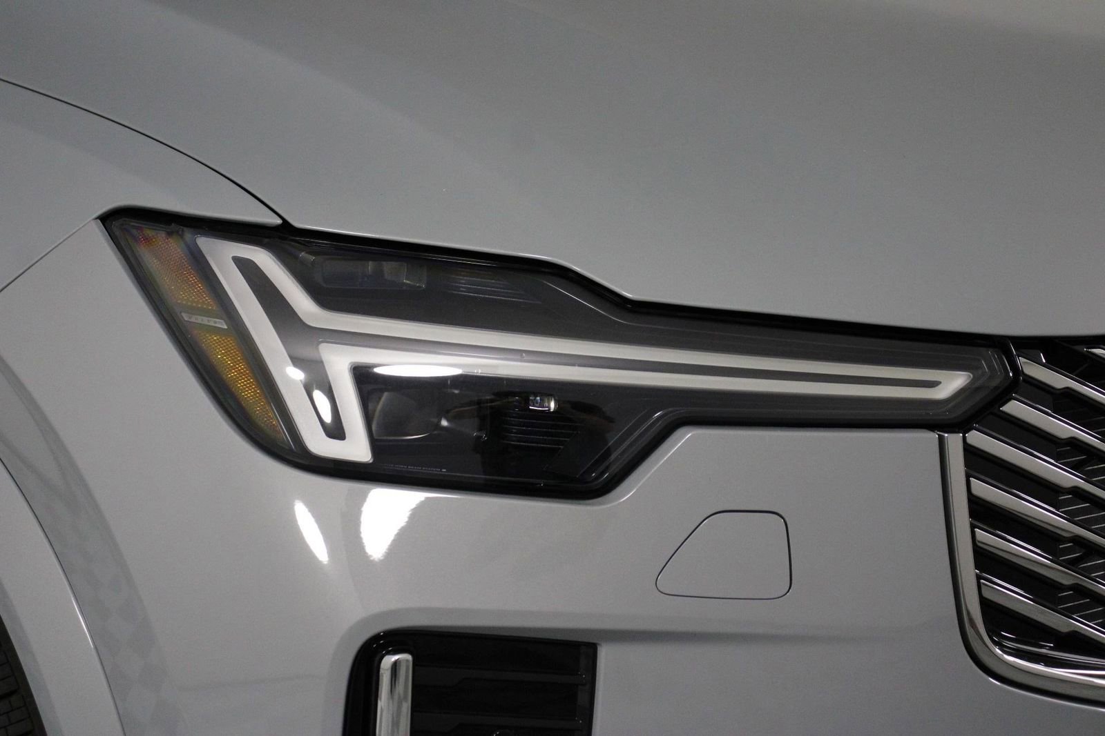 New 2026 Volvo XC90 T8 Plus w/ Protection Package Premier image 14