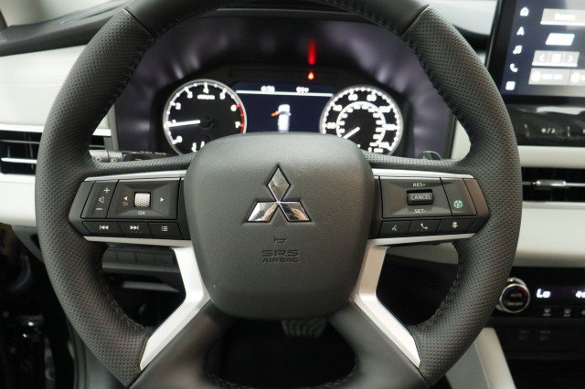 New 2026 Mitsubishi Outlander SE FWD image 8