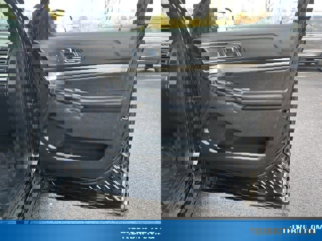 Certified 2018 Ford Explorer XLT w/ Equipment Group 202A image 22