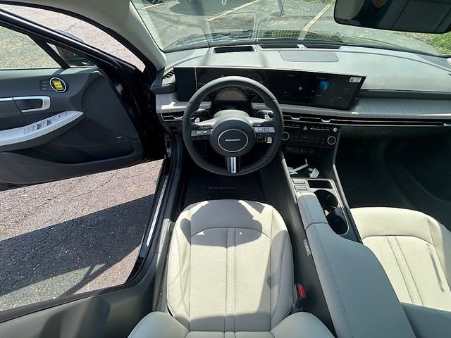 New 2025 Hyundai Sonata Limited image 22