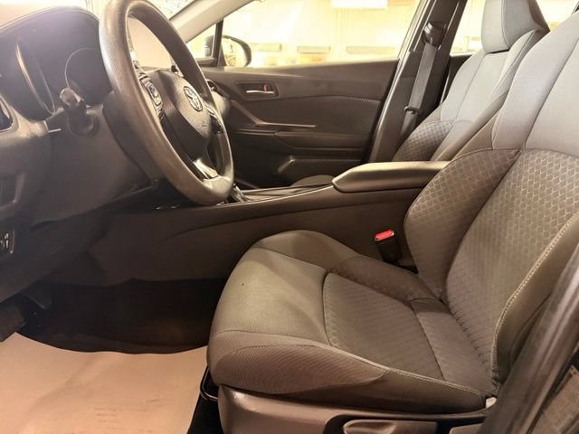 Used 2020 Toyota C-HR LE FWD image 8