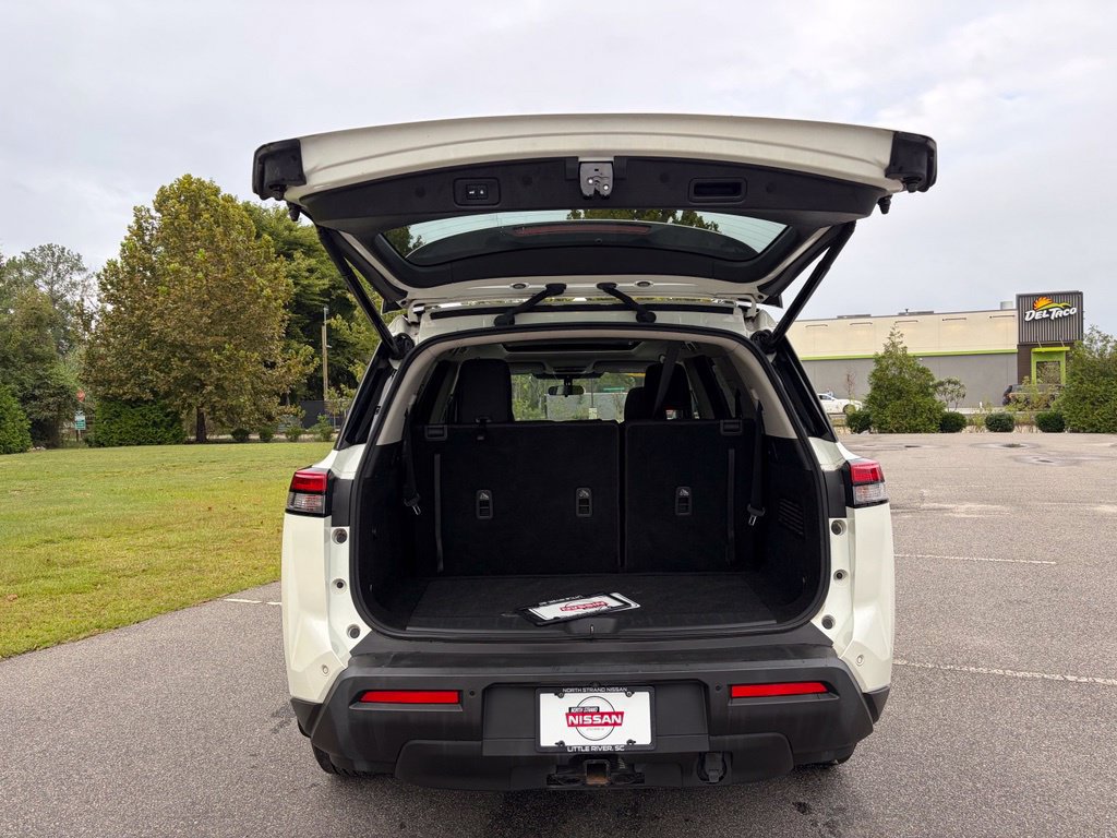 Used 2022 Nissan Pathfinder SV w/ SV Premium Package FWD image 5