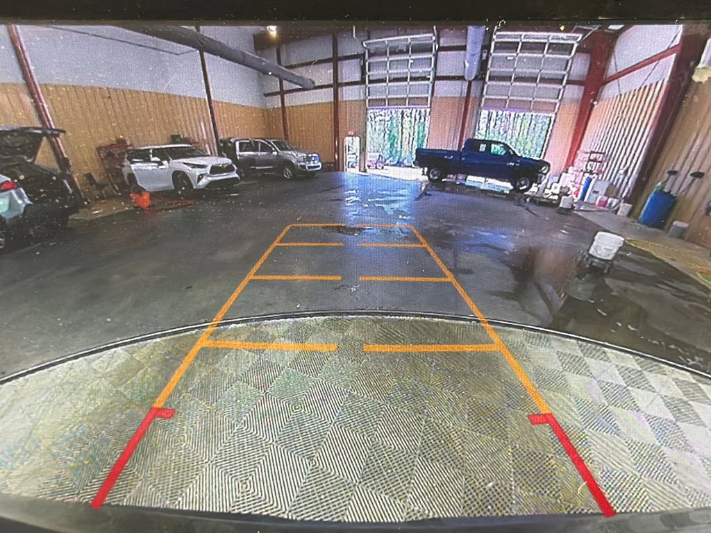 Used 2022 GMC Acadia SLT w/ Technology Package image 31