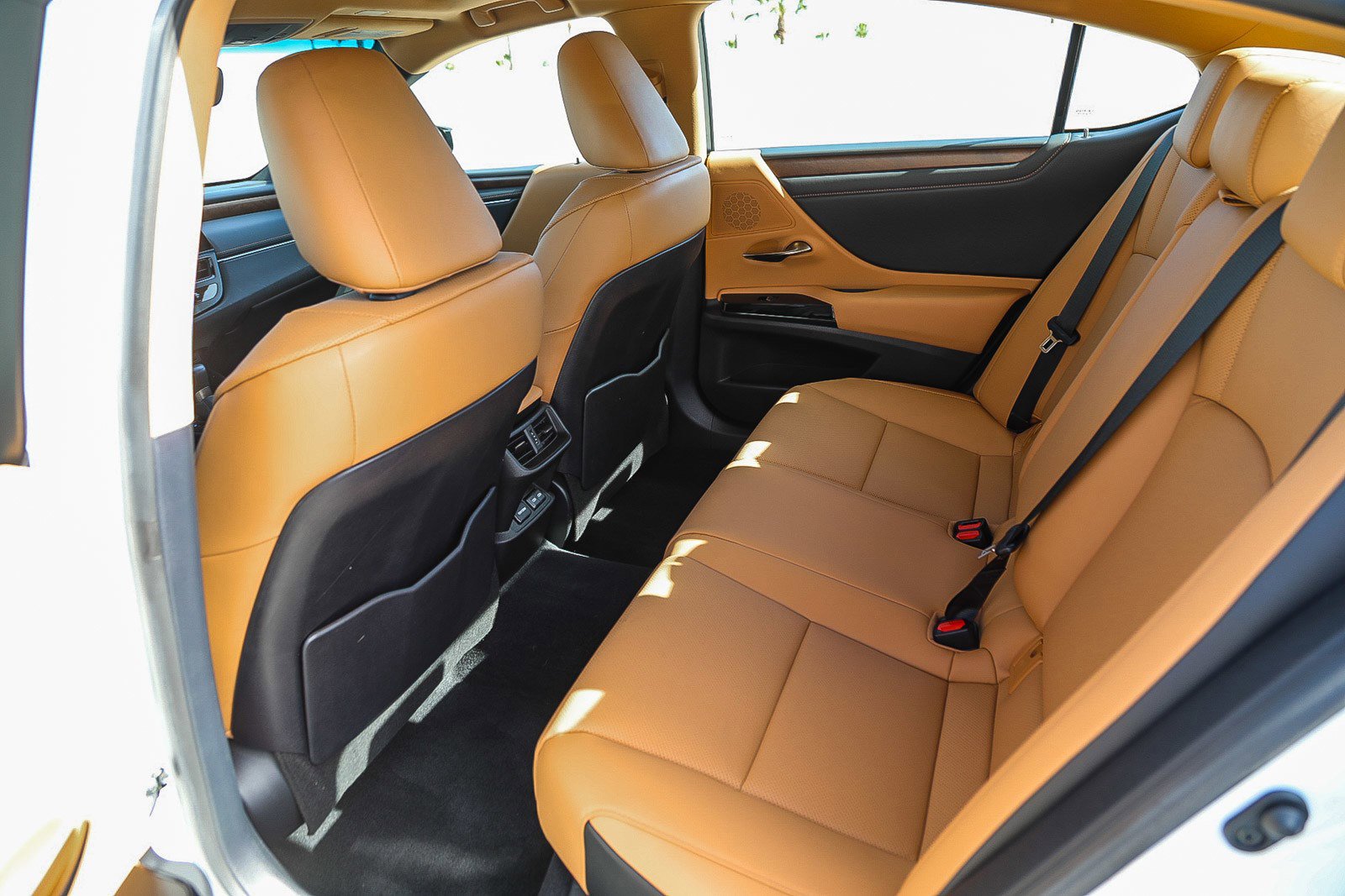 Used 2024 Lexus ES 350 w/ Premium Package image 18