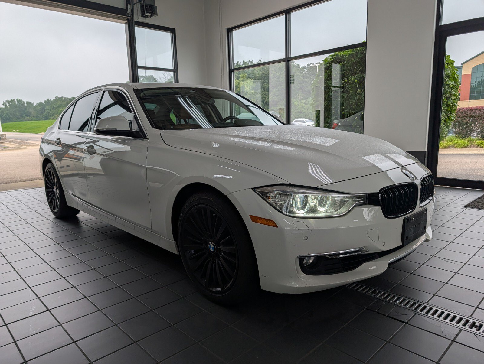 Used 2013 BMW 328i xDrive Sedan AWD/4WD image 1