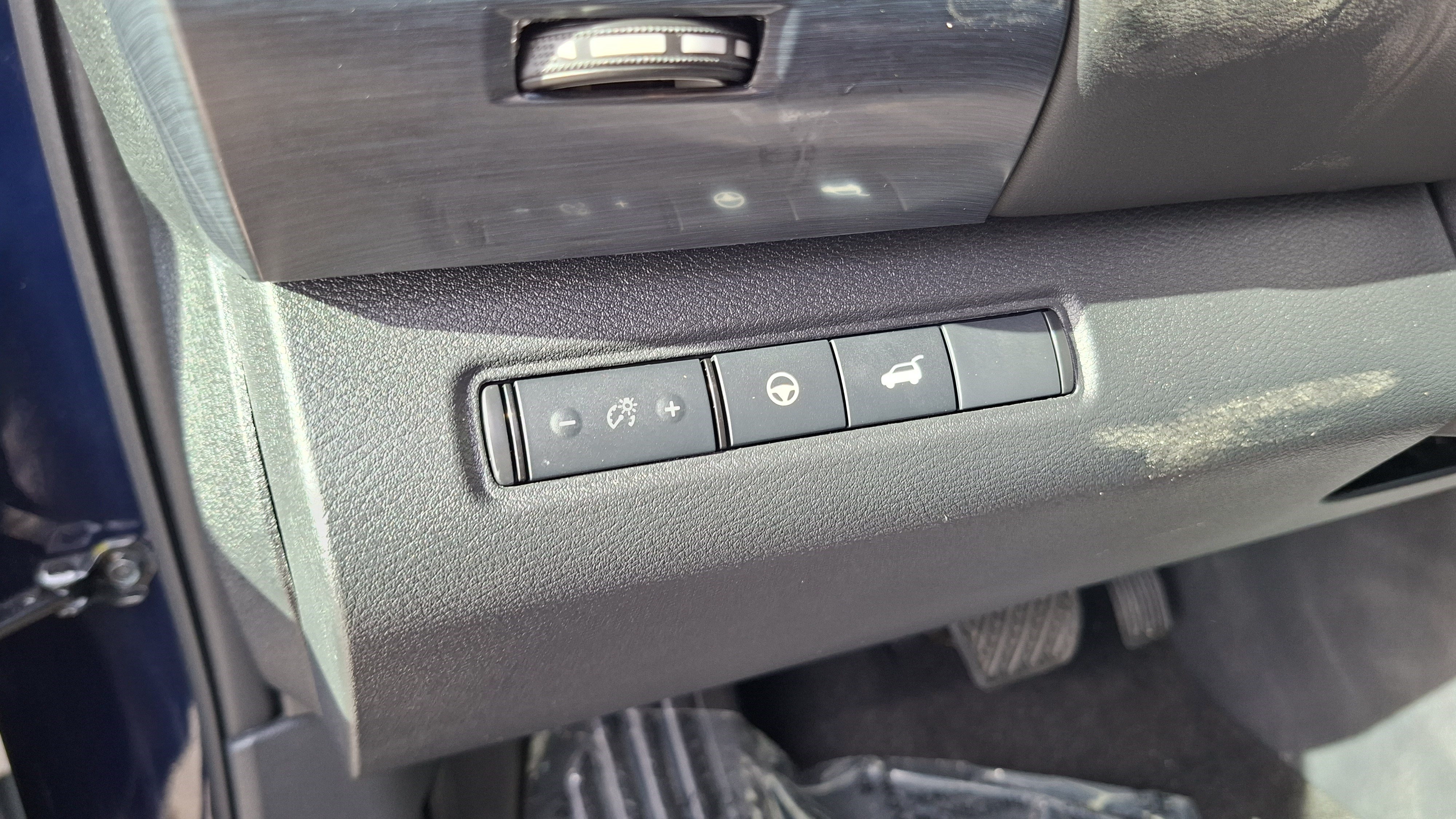 Used 2026 Nissan Pathfinder SL w/ SL Premium Package FWD image 10