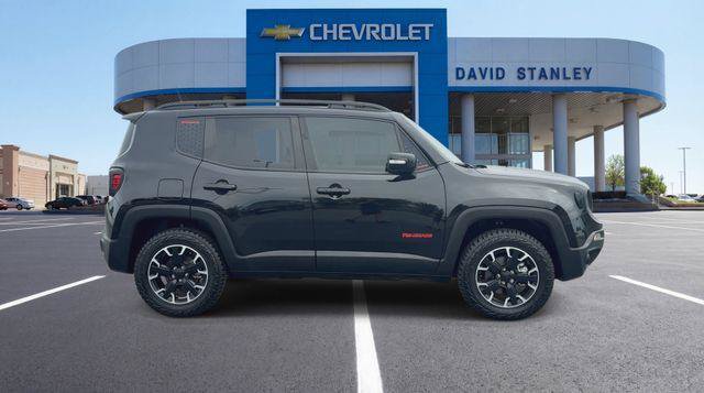 Used 2023 Jeep Renegade Latitude AWD/4WD image 9