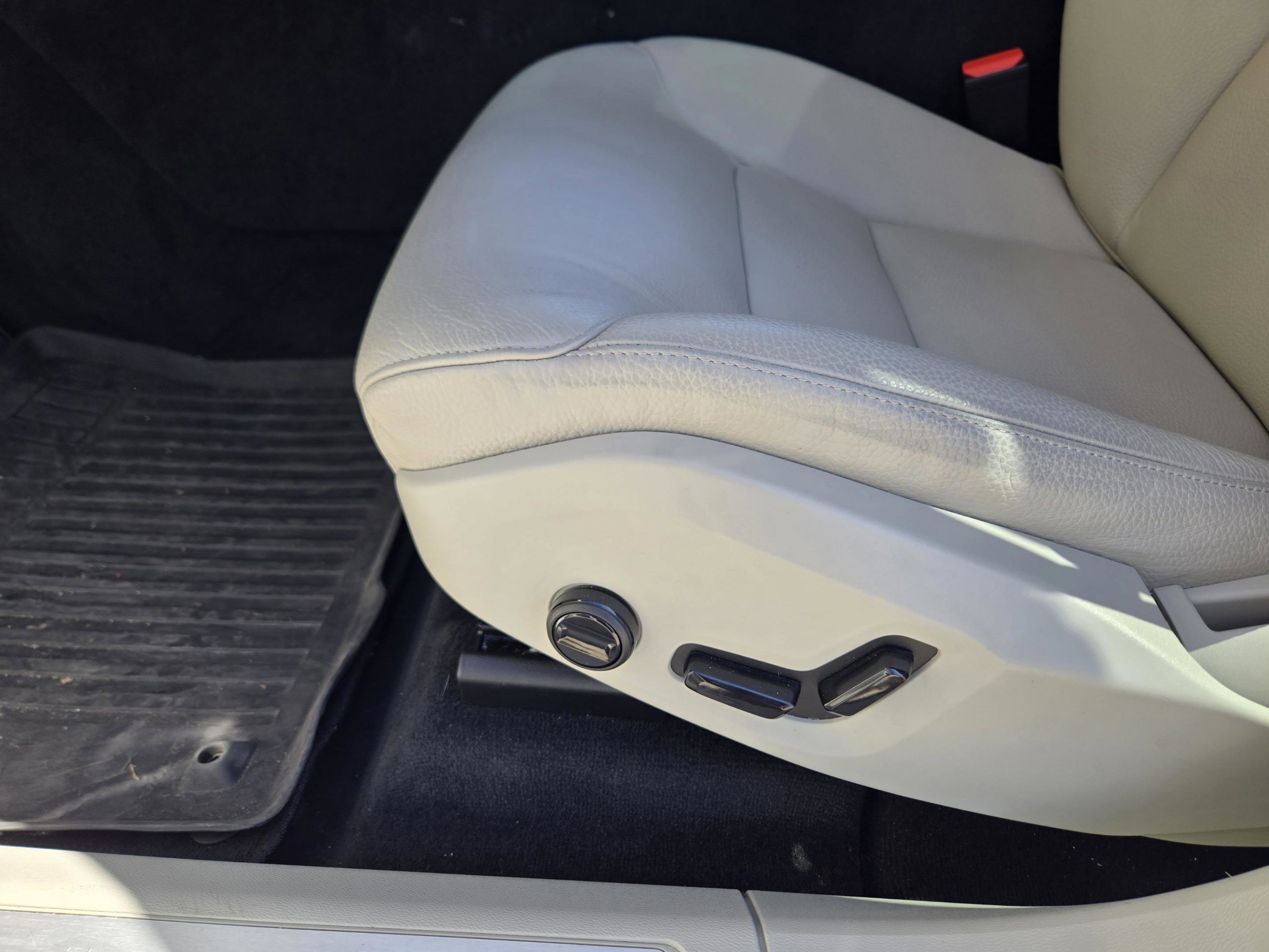 Used 2024 Volvo XC60 B5 Plus w/ Protection Package Premier image 33