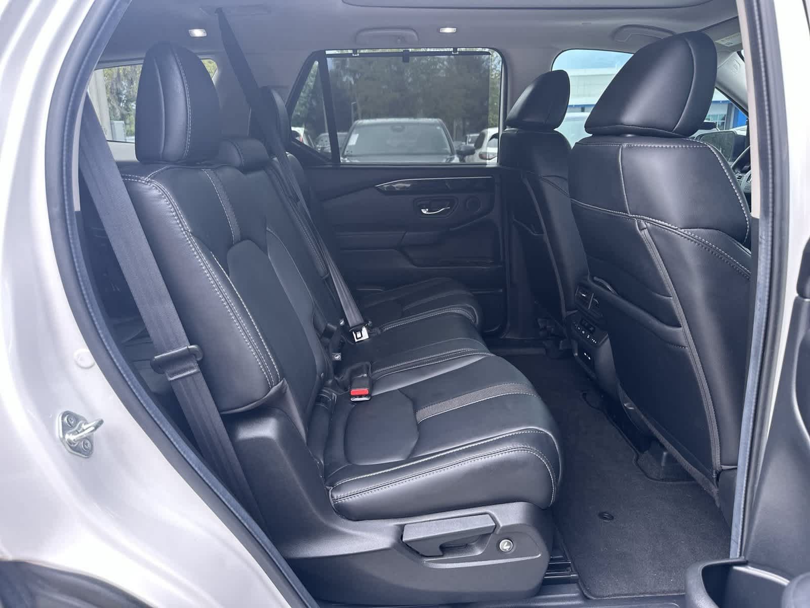 Used 2025 Honda Pilot Touring image 15