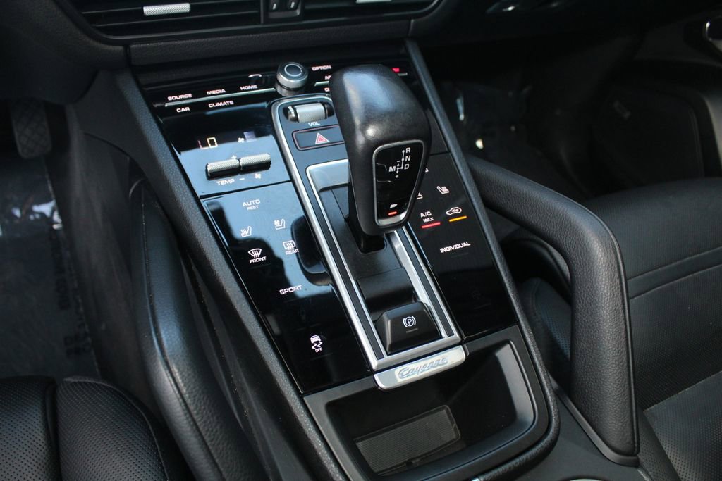 Used 2020 Porsche Cayenne AWD/4WD image 16