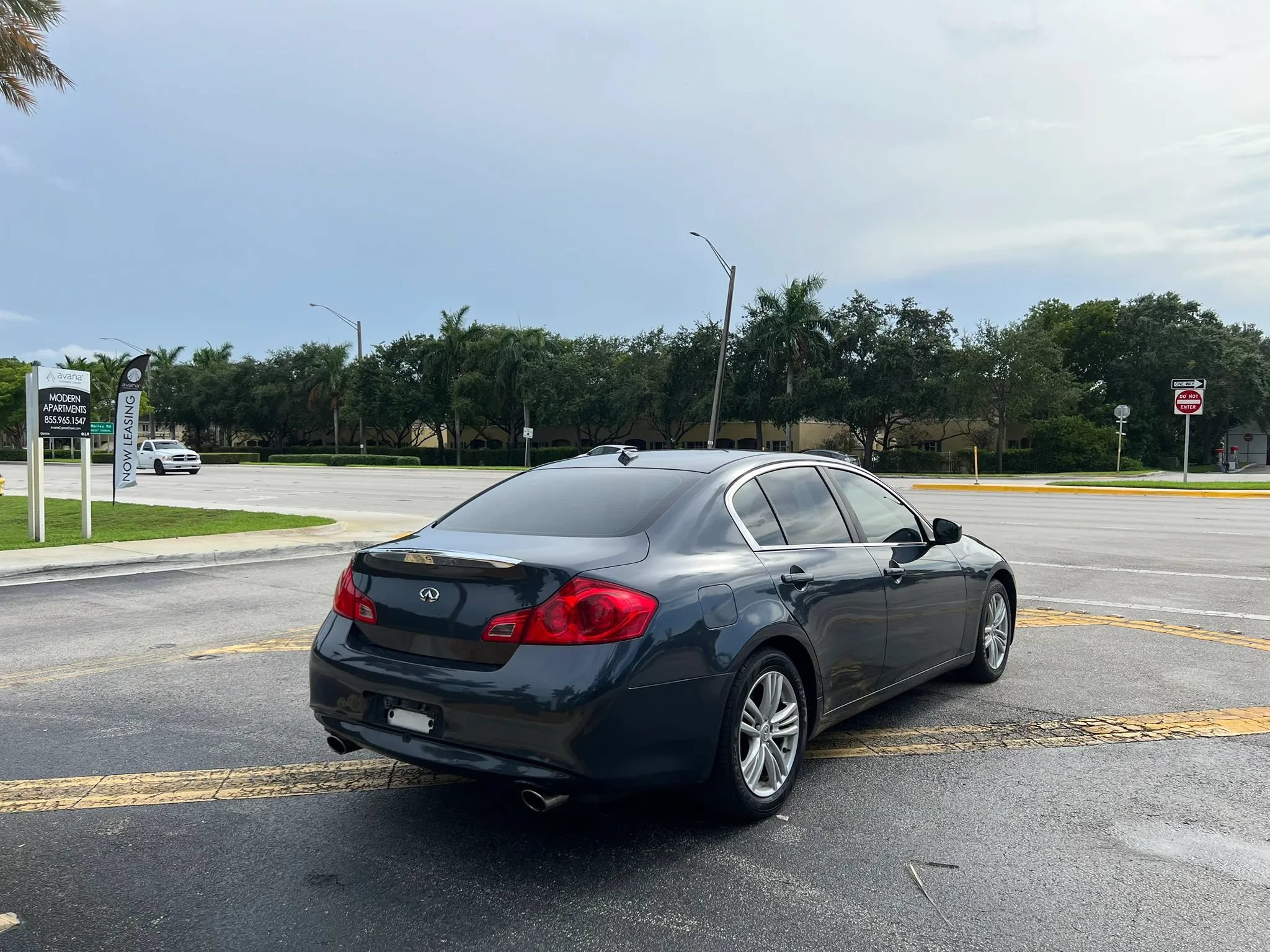 Used 2010 INFINITI G37 Sedan RWD image 5