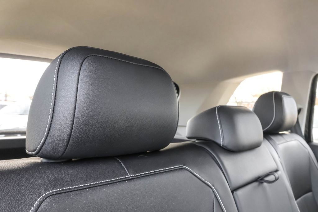 Used 2024 Volkswagen Tiguan SE image 33