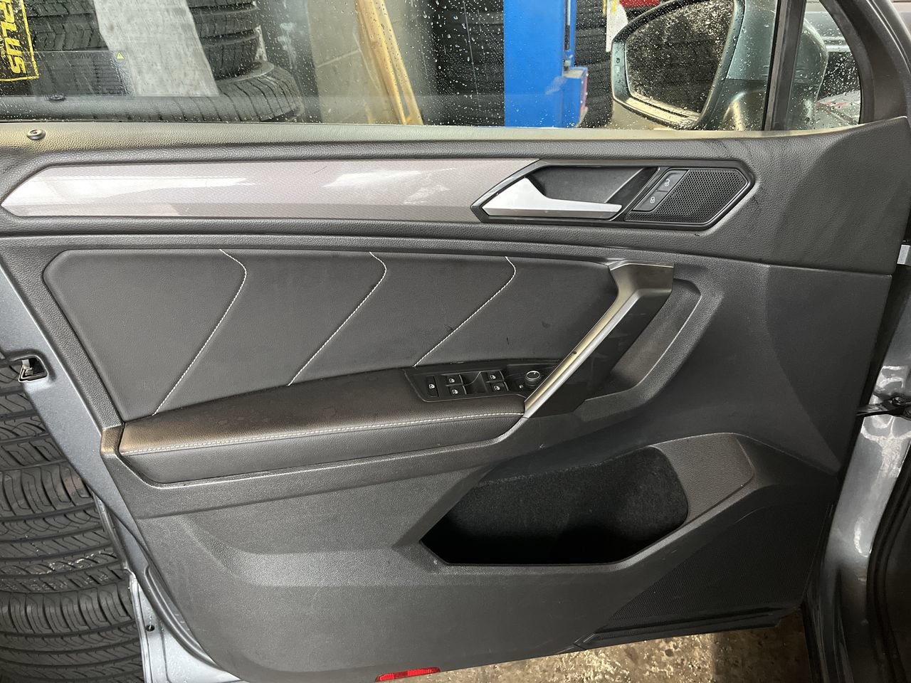 Used 2022 Volkswagen Tiguan SE AWD/4WD image 3