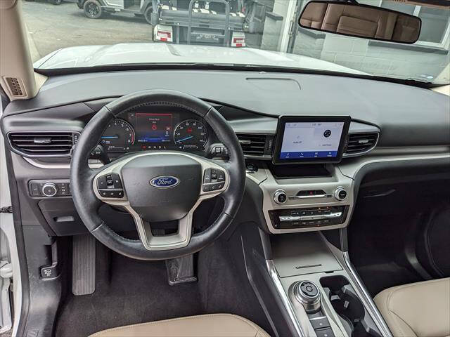 Used 2022 Ford Explorer XLT w/ Equipment Group 202A RWD image 12