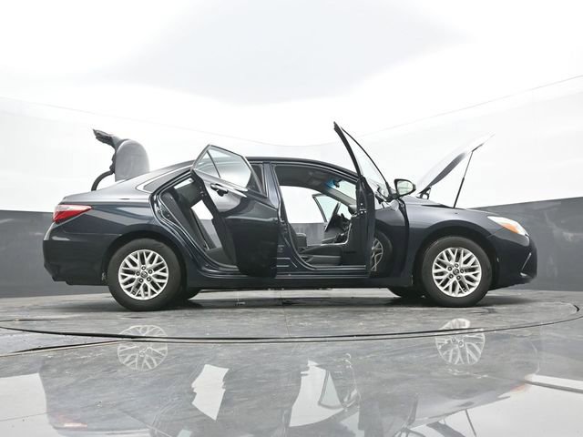 Used 2016 Toyota Camry LE image 68