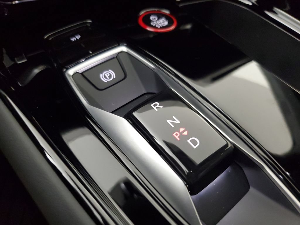 Used 2023 Audi RS e-tron GT w/ Carbon Performance Package AWD/4WD image 32