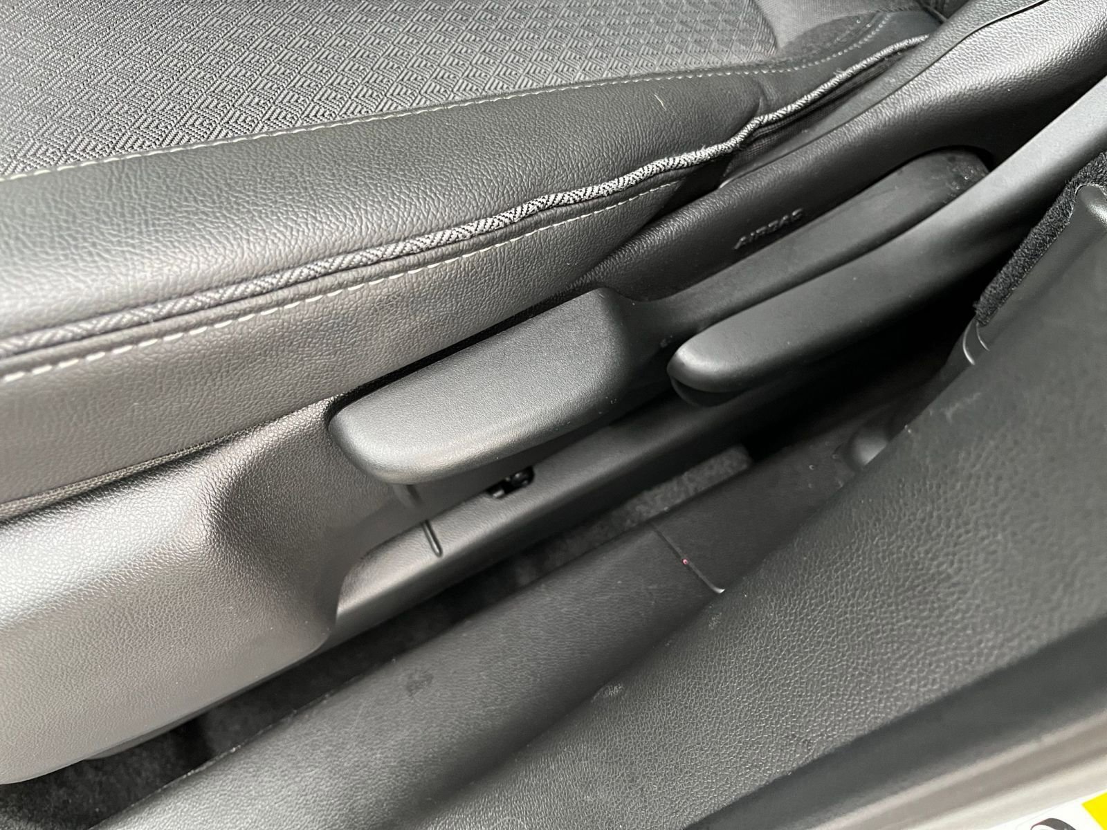 Used 2025 Buick Encore GX Preferred image 23